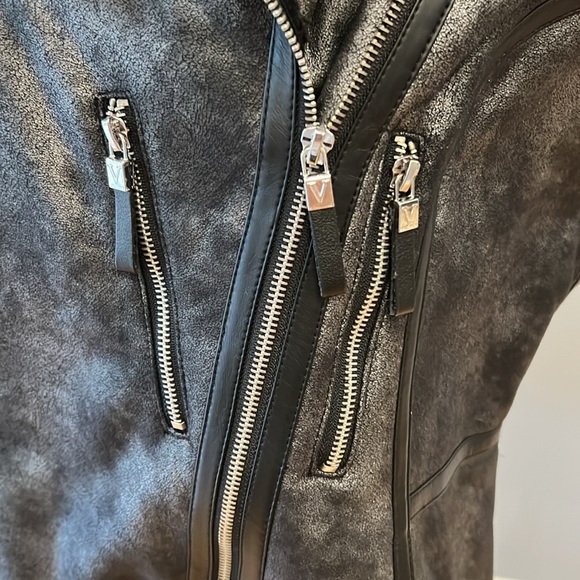 Faux black/silver leather vest with Sherpa style lining - Picture 2 of 5